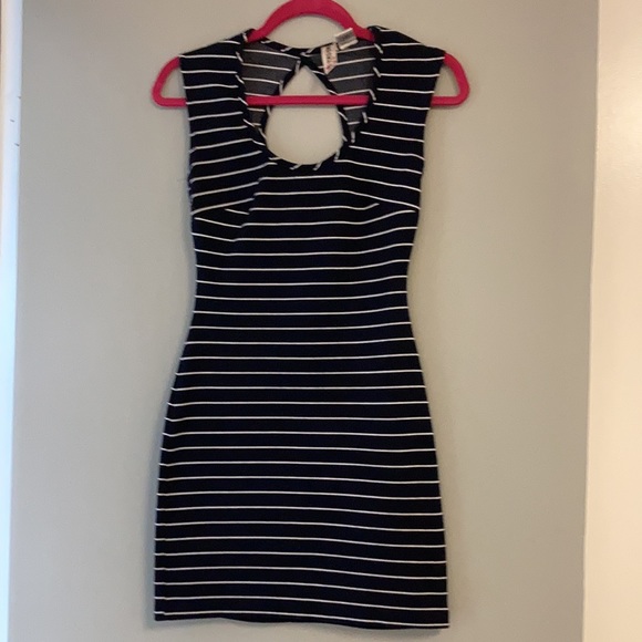 XS Dress 🦋 - Picture 3 of 7